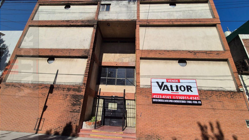 Edificio Comercial - Club/centro De Deportes Con Canchas De Futbol 5, Squash (en Terraza Preparado Para 2 Canchas De Pádel/tenis)