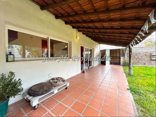 En Venta Casa Centrica De 2 Dormitorios, Colonia