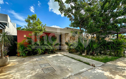Casa De Una Planta En Venta En Mérida Modelo Deco En Privada Canaria, Conkal