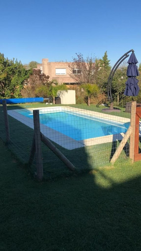 Casa En Venta De 4 Dormitorios En La Tahona
