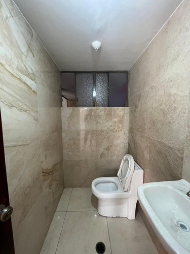 Casa Con Uso De Suelo Comercial De 290m2 En División Del Norte