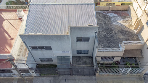 Venta De Casa Con Fondo De Comercio En Olivos