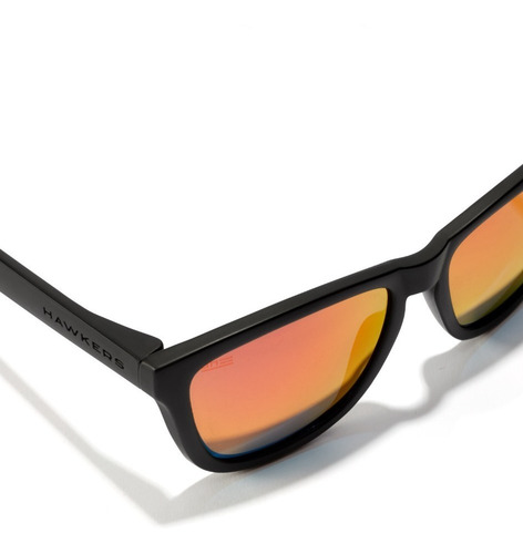 Imagen 4 de 6 de Lentes De Sol Hawkers - Carbon Black Ruby One
