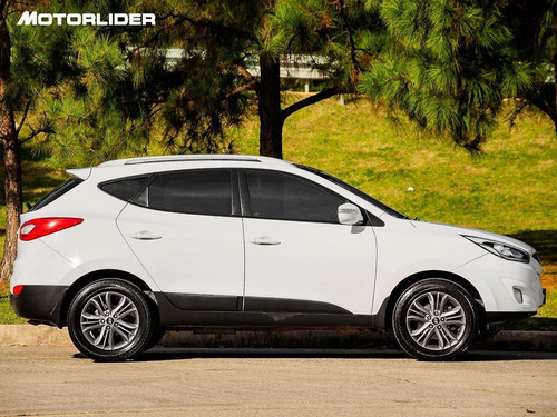 Imagen 6 de 15 de Hyundai Tucson 2.0 Gl 4x2 At Extra Full | Permuta / Financia