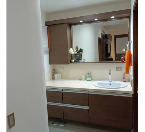 Apartamento En Venta La Trigaleña Res Amalfi Suite Valencia Up-7321625