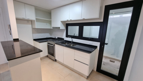 Imagen 2 de 16 de En Venta. Ph De 3 Ambientes Totalmente Reciclado. Zona Güemes.
