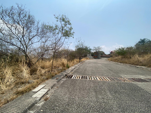 Terreno En Venta Con 30 Mts. De Frente. Lomas De Coyuca