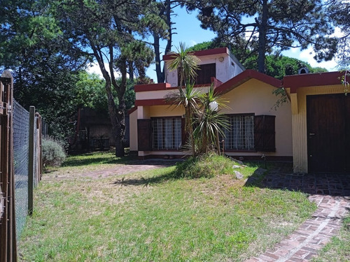 Casa En Venta 5 Ambientes Con Patio, Parrilla Y Cochera