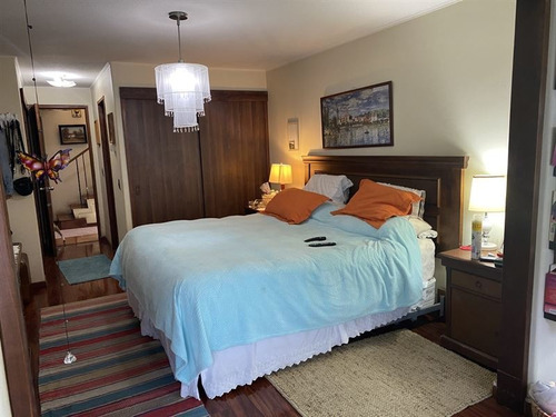 Casa En Venta De 4 Dorm. En Peñalolén