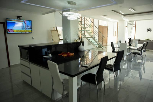 Imagen 8 de 19 de Esplendida Casa De 3 Dormitorios, 3 Baños, Pileta, Cochera