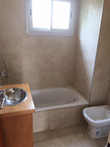 Imagen 22 de 27 de En Venta. Triplex Con Patio Y Cochera. San Miguel