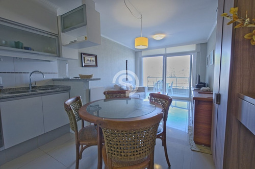 Apartamento En Playa Mansa- Ref: 3763