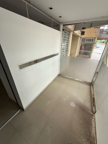 Local En Venta Sobre Jeronimo Luis De Cabrera!!