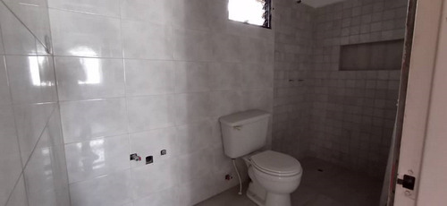 Imagen 4 de 11 de Re/max 2mil Vende Cómodo Y Seguro Townhouse En Urb. Maneiro - Isla De Margarita