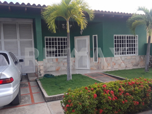Imagen 2 de 8 de Casa Quinta Urbanización Privada Vista Al Sol Av. Cancamure