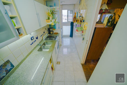 Departamento De 2 Ambientes De 53,73 M2. Piso Alto, Balcón. Cochera Fija. Apto Profesional. Flores