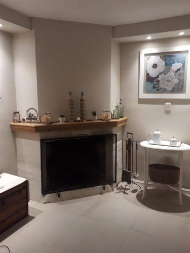 Casa En Venta - 3 Dormitorios 2 Baños - 200mts2 - Azul