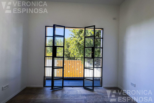 Casa En Venta De Cuatros Ambientes - Haedo Sur