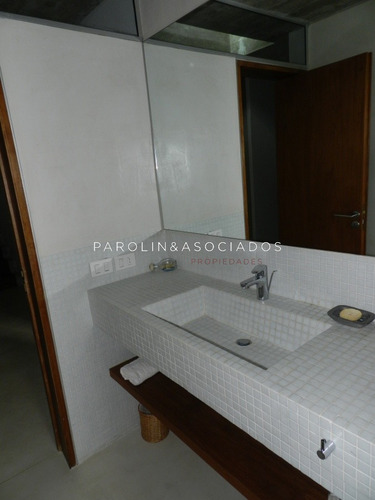 Moderna Casa Frente Al Mar En Venta En Tío Tom, Solanas - Punta Del Este.