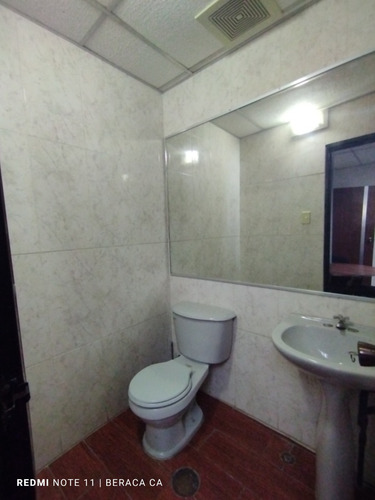 Beraca 001 Venta De Oficina Amoblada En Conjunto Residencial Y Comercial Los Mangos, Maracay.