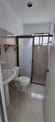 Casa En Renta En Las Americas. 3 Recamaras, 1 Baño Y Medio, Cochera Techada.