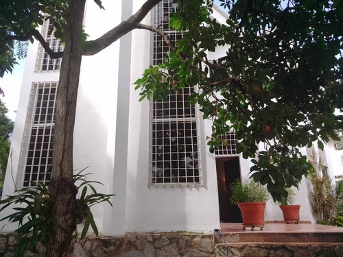 Imagen 14 de 21 de Rivero Bienes Raíces Vende Amplia Propiedad En La Urb El Piñal / 04124959888
