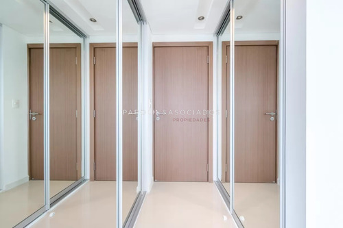 Apartamento En Venta De 2 Dormitorios En Look Brava Tower, Punta Del Este.