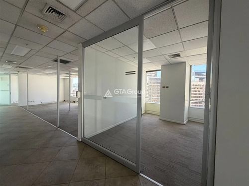 Arriendo Oficina 863 M2 Habilitada. Ricardo Lyon
