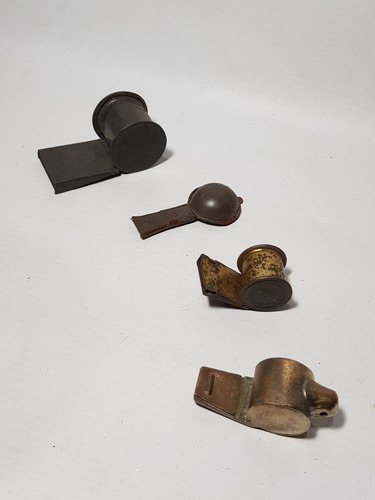 Imagen 2 de 6 de Antiguos Silbatos Chapa Y Bronce Lote X 4 Muy Raro Mag 58530