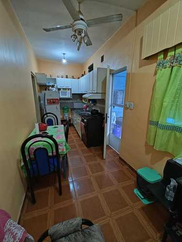 Casa En Venta En Isidro Casanova
