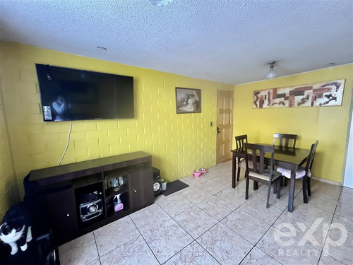 Casa En Venta De 2d, 1b Y Estacionamientos En Puente Alto