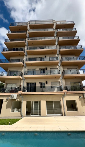 Departamento De 3 Amb Al Frente, Apto Credito Con Cochera Dormitorio Principal Con Baño En Suite Y Vestidor. Piscina, Sum, Parrilla ,quincho. Acepta Auto/camioneta Alta Gama En Parte De Pago