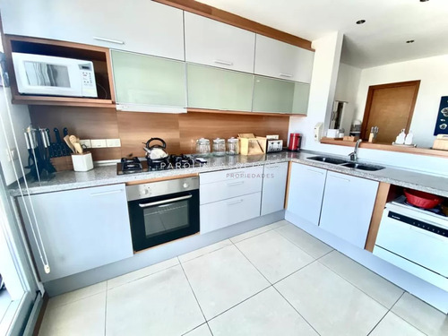 Pent House En Venta De 3 Dormitorios En Edificio Tressesenta, Punta Del Este.
