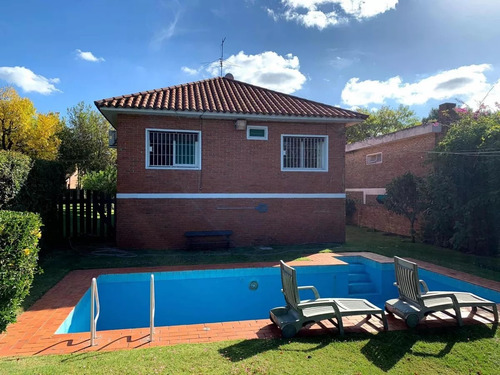 Venta Casa Carrasco Norte, 2 Plantas, 3 Dormitorios Y 2 Baños, Jardin, Piscina, Barbacoa, Garaje Y Deposito