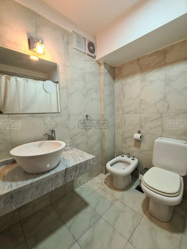 Departamento En Venta Ubicado En Centro De Bariloche, Bariloche