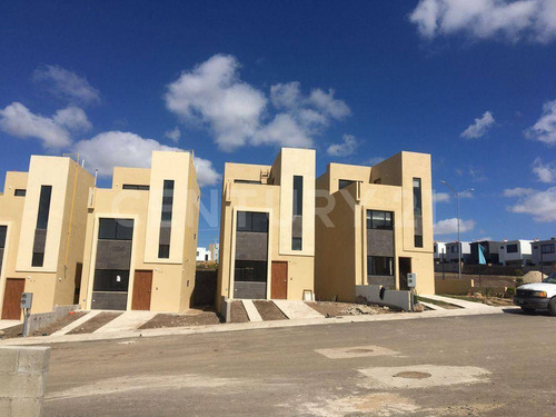 Venta De Casa Nueva En Rosarito, B.c.