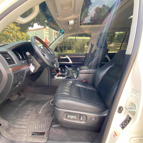 Toyota Land Cruiser 200 2017 4.6 Imperial Fl