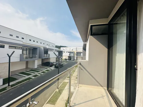 Casa En Venta En La Morada. Cod V8014542