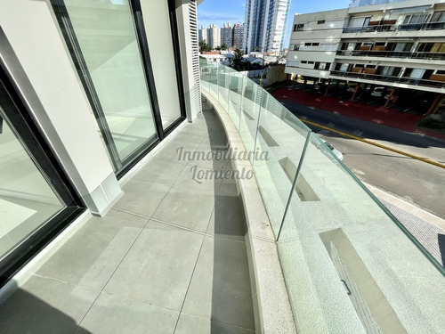 Alquiler Anual Apartamento 2 Dormitorios Art Tower - Ref: 1107