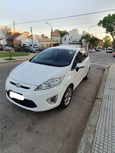 Imagen 2 de 12 de Ford Fiesta Kinetic Design 1.6 Design 120cv Titanium