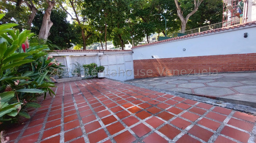 Ag. Casa Con Amplios Espacios Interiores Que Brindan La Oportunidad De Crear Un Hogar En Colinas De Bello Monte