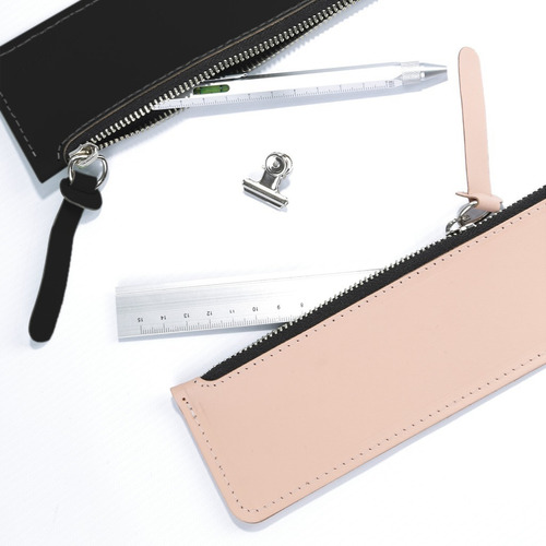 Small Flat Pencil Case - Cartuchera Flat Color Negro