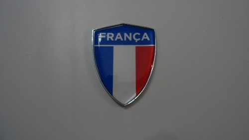 Imagem 1 de 1 de Escudo Auto-adesivo Cromado Resinado Franca