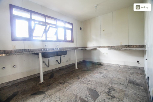 Imagem 14 de 15 de Aluguel De Casa Com 650m² E 8 Quartos - 2879