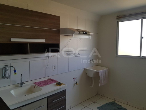 Venda De Apartamentos / Padrão Na Cidade De São Carlos 21400