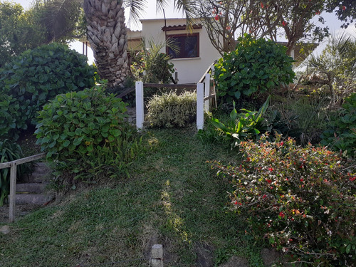Casa 3 Dormitorios, A 200 Mts De La Costa, Amplia Vista Al Mar.