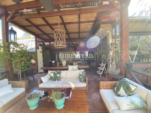 Casa En Venta De 6 Dorm, En Camino El Refugio. El Arrayán