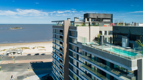 18 De Diciembre. Se Vende C/renta $66.500. 2 Dorm. 2 Baños 1 Suite Liv. Com. Con Terraza Al Frente. Orientación Este A Orinoco. Bbcoa. Piscina, Gym. Vig. 24 Hs. Garajes Opcionales. Casi Mar