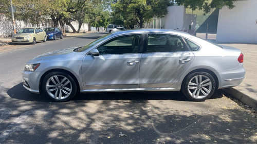 Volkswagen Passat SEL Highline
