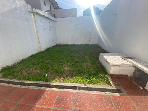 Imagen 8 de 18 de Dúplex En Venta De 2 Dormitorios C/ Cochera En San Justo
